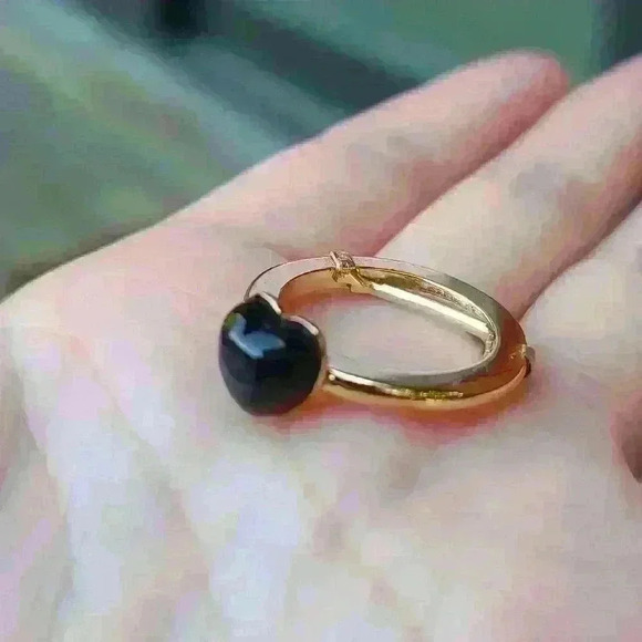 Gold tone black heart ring size4 to  5 adjustable - Picture 17 of 17